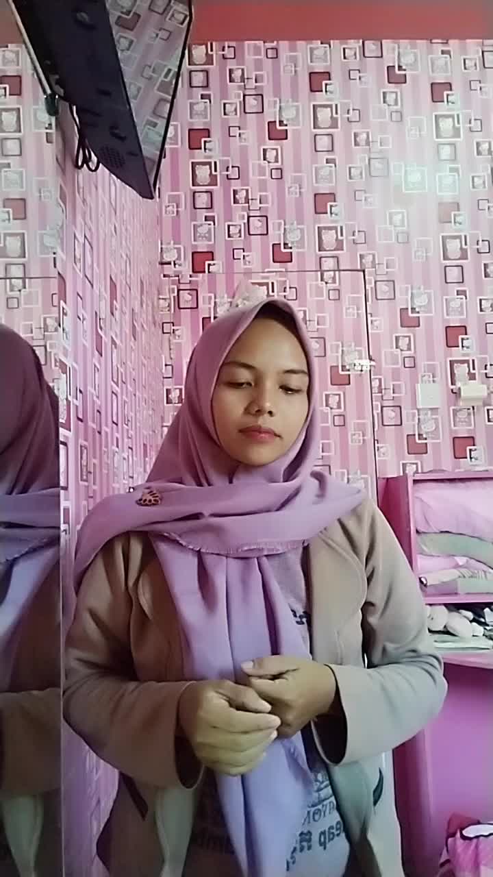 assalamualaikum... semoga bisa SUKSES utk impian keluarga kecilku 🤲#ONLINEAUDITIONRISINGSTARINDOENSIADANGDUT