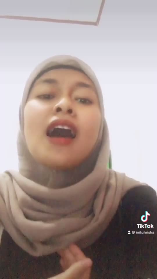Jangan Rubah Takdirku - Andmesh (cover) 
Riska (23 th)