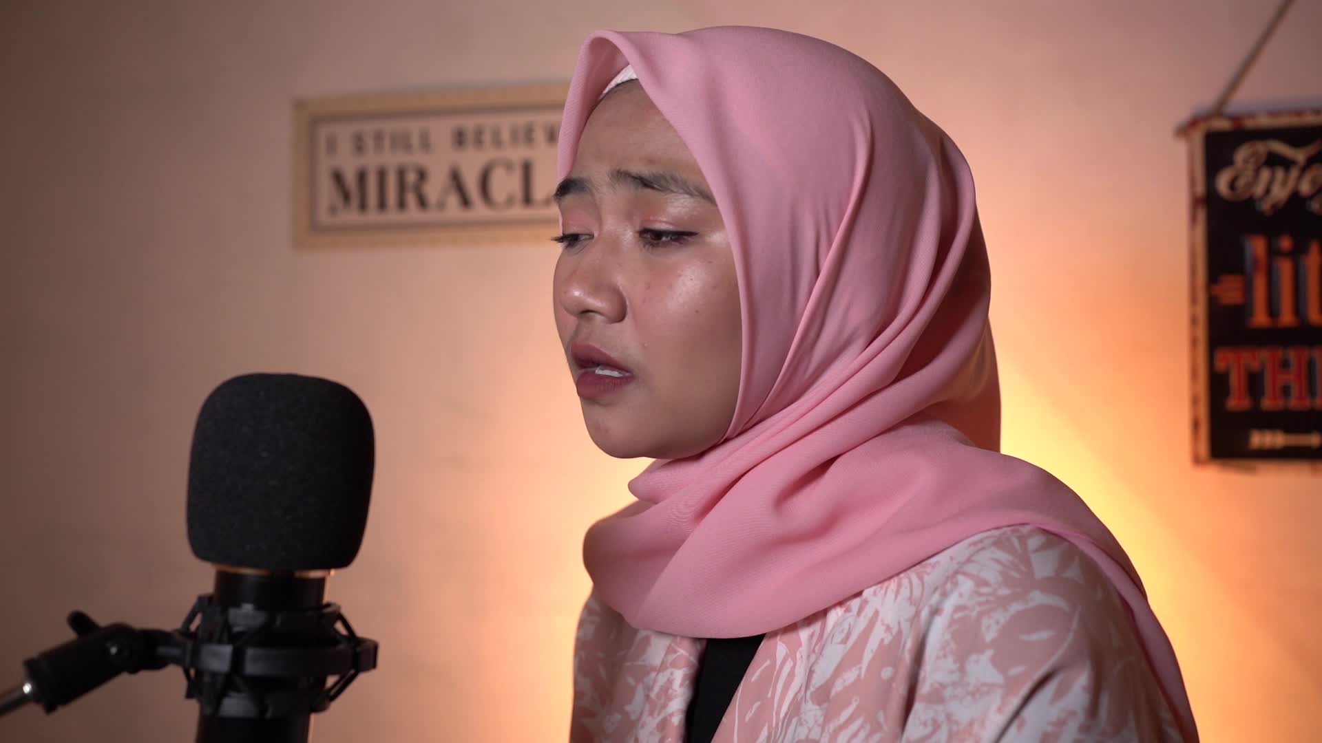Melawan Restu - Cover by Aida N Lustian (@aidanlustian) Music by Ganjar Purnama Wildan (@ganjarpurnama96)