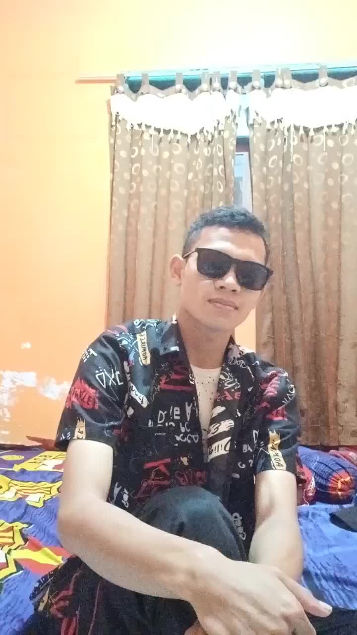 senyum senyum dulu aja ya