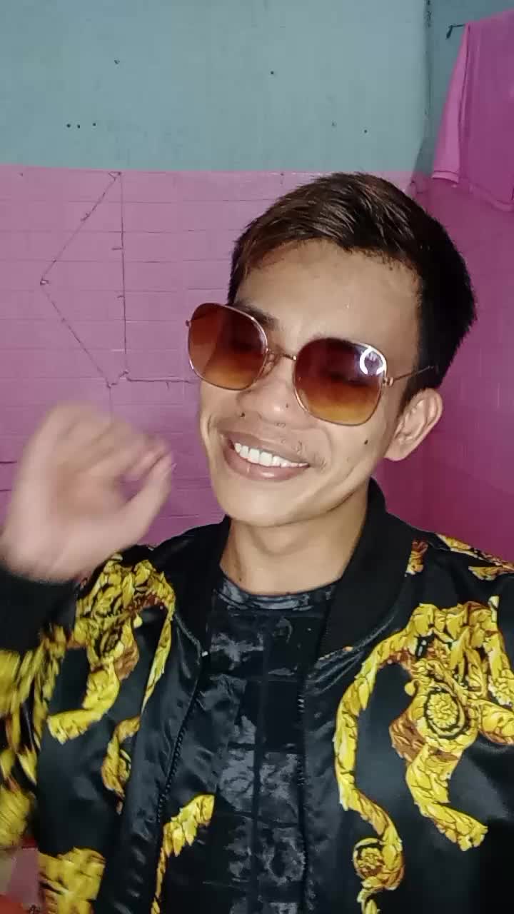tersenyum ibadah guys. hahaha