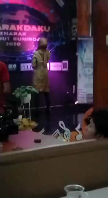 ASTRIERVINDHA_17TAHUN_PELAJAR_CIREBON_Ingin menjadi penyanyi dangdut yang sukses dan bisa membanggakan orang tua🙏
