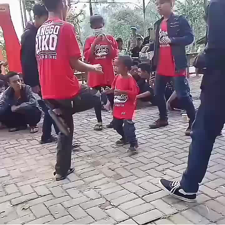 yoga kecil cowok mini