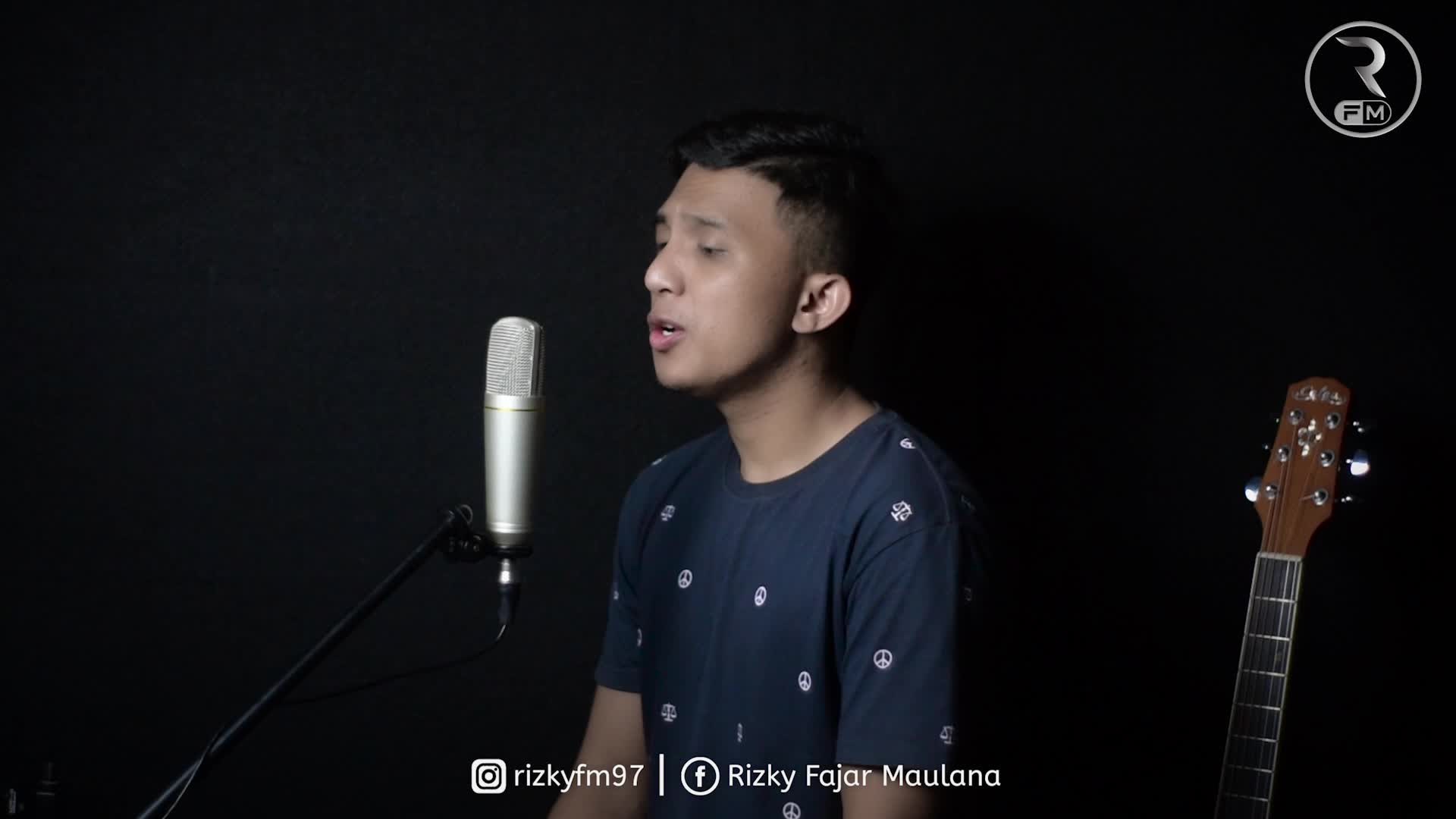 Nama : Rizky Fajar Maulana
Asal : Langkat, Sumatera Utara
Usia : 23 Tahun
Lagu : Bukan Tak Mampu
#OnlineAuditionRisingStarIndonesiaDangdut