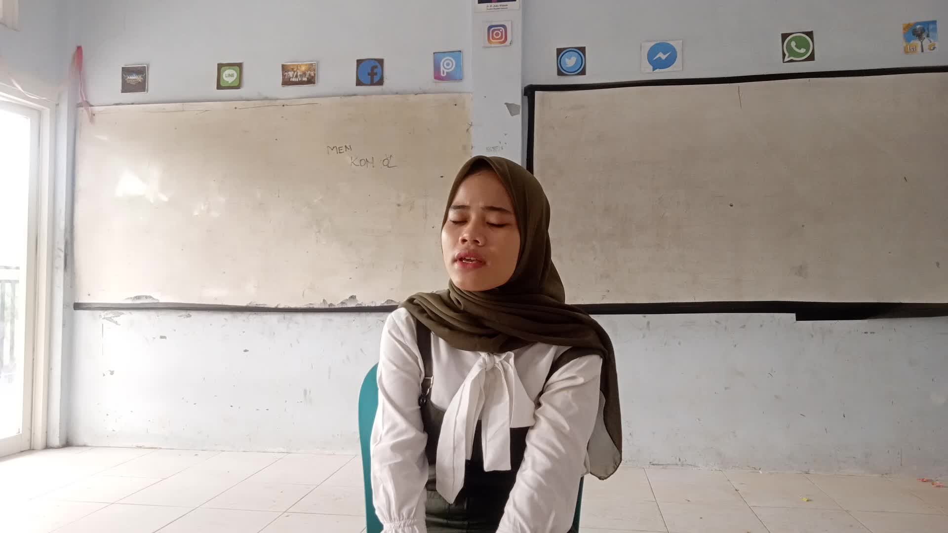 Naila Amalia - 16thn - sarang, Rembang, Jawa tengah -  syaikholla/ 