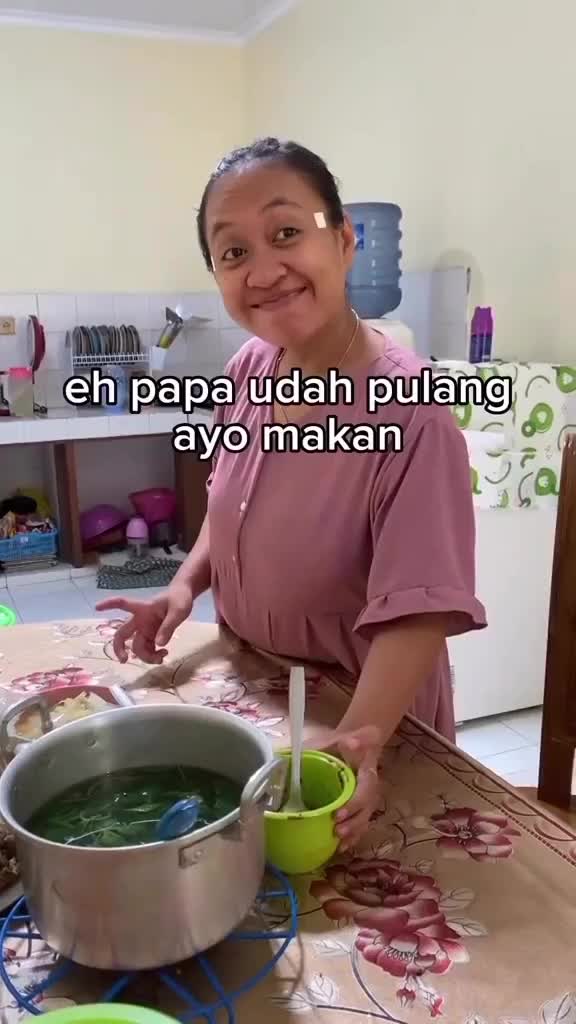 Buat Suami-Suami nih ya, kalo mau makan diluar seenggaknya ngomong dulu gitu. Nyesek tau masak buat makan 