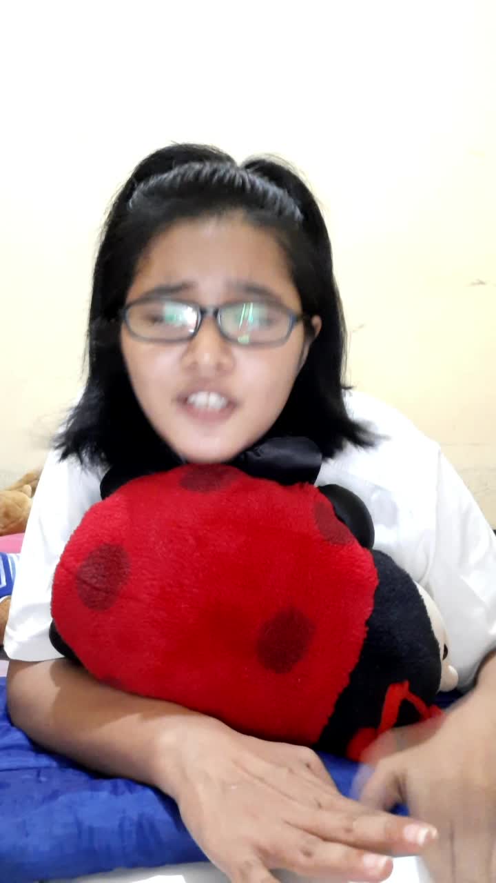 Sambaladooooo.... Telapak tangannya gak panas neng? Keliatannya sih panas ya, sampe lupa lirik 😅😅😅