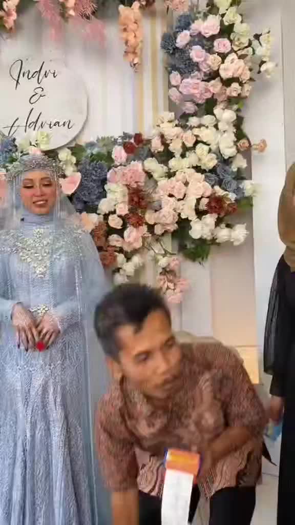 KONDANGAN GESEK DONG. Kondangan masih pakai amplop??? Gesek doong ?? Auto tau berapa nominal yang di kasih ?
