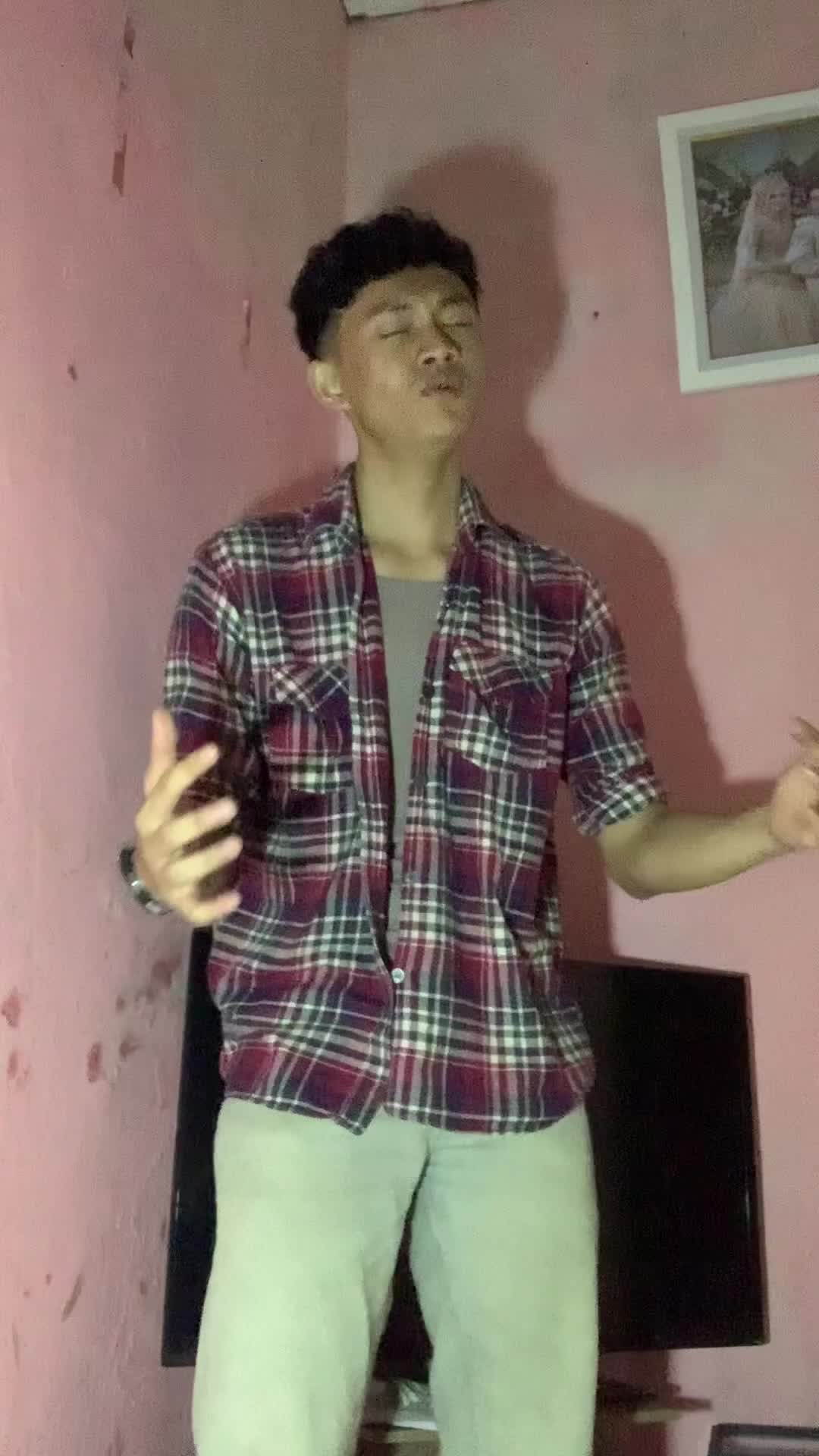 XFI2021 SOLO Mochammad Sultan Syah Apendi 20 tahun Bogor Seandainya aku punya sayap ( Rita Butar Butar )