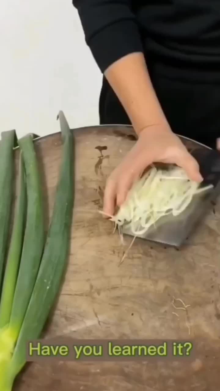 Trik Cepat Potong Daun Bawang