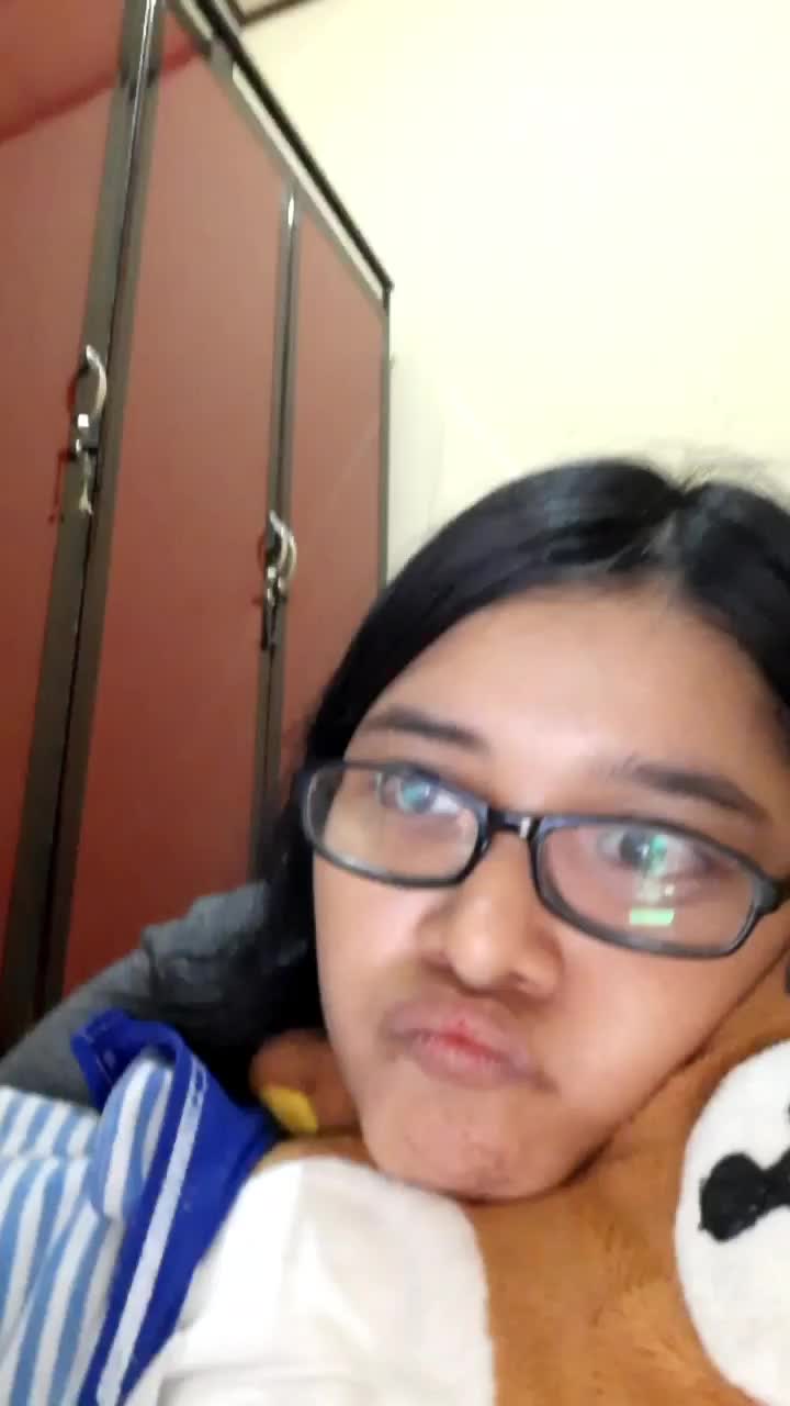 kalo kamu banyak kerjaan, mana sih aku mau ganggu... buktinya HPnya bunyi🤪