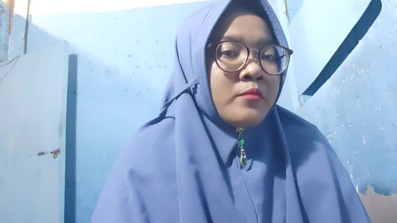 Nama: Usmaleni Tifani  Umur: 23 Tahun  Pekerjaan: Mahasiswa  Judul Lagu: Ketika Cinta Bertasbih  dari teteh Asal: Kalianda lampung selatan 