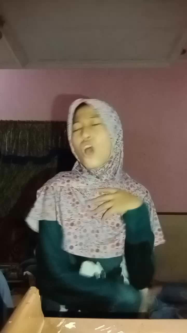 ketika Elsa marah dan  punya bakat tinju 😂