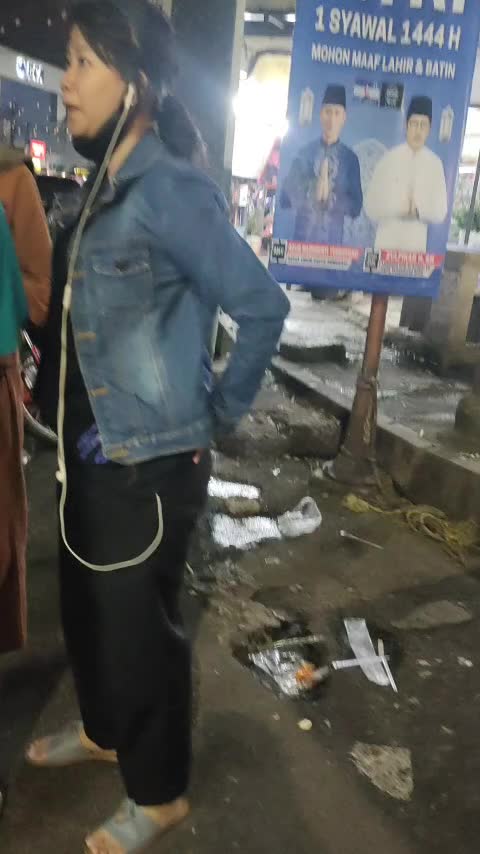 VLog momen Lebaran (jajan di pasar Lama tgrg) di buang sayang toLong bantu Love vote foLow share komen thanks for watching