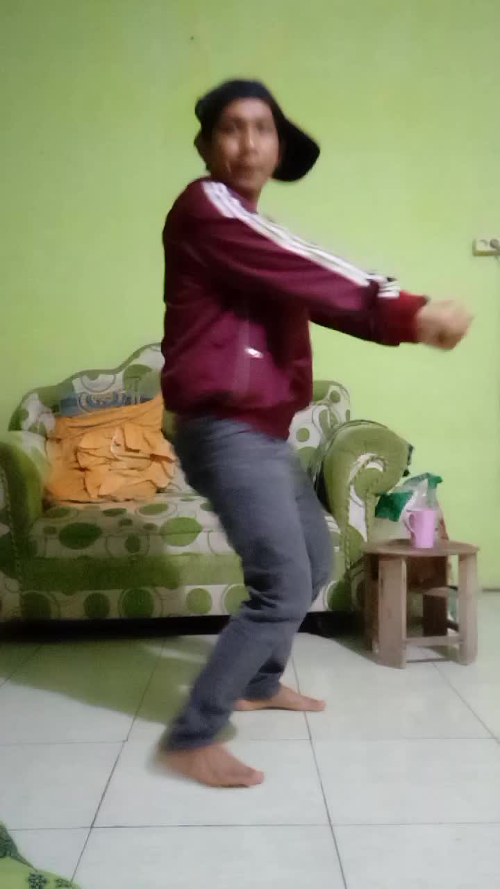 kenalin nama gw Toni umur 32 thun asli Cibitung Bekasi dukung yah biar juara