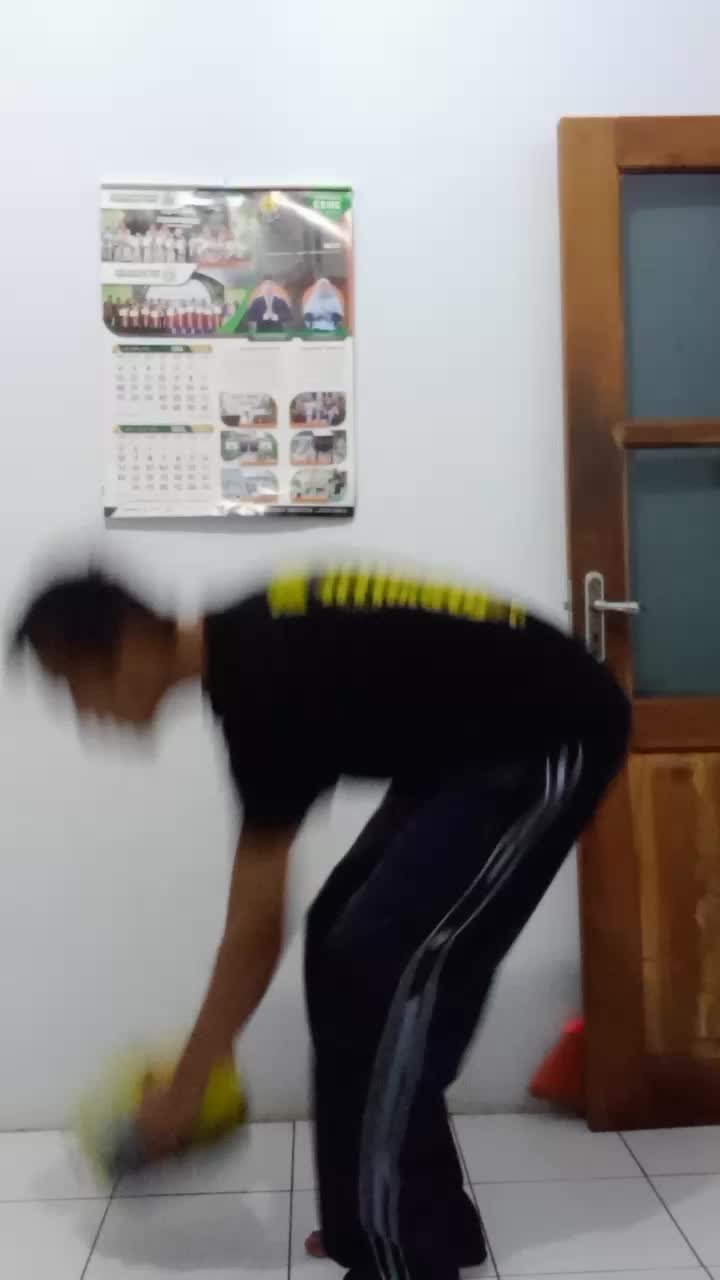 Yang pura pura siapa sih