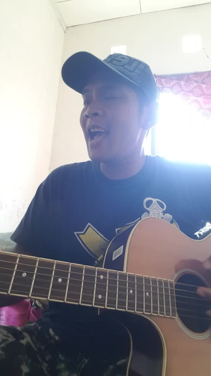 perkenalkan nama saya Dedy kurniawan asal dari kota Klaten jateng umur 33th profesi tiap hari cm ngamen dicafe😁.. 