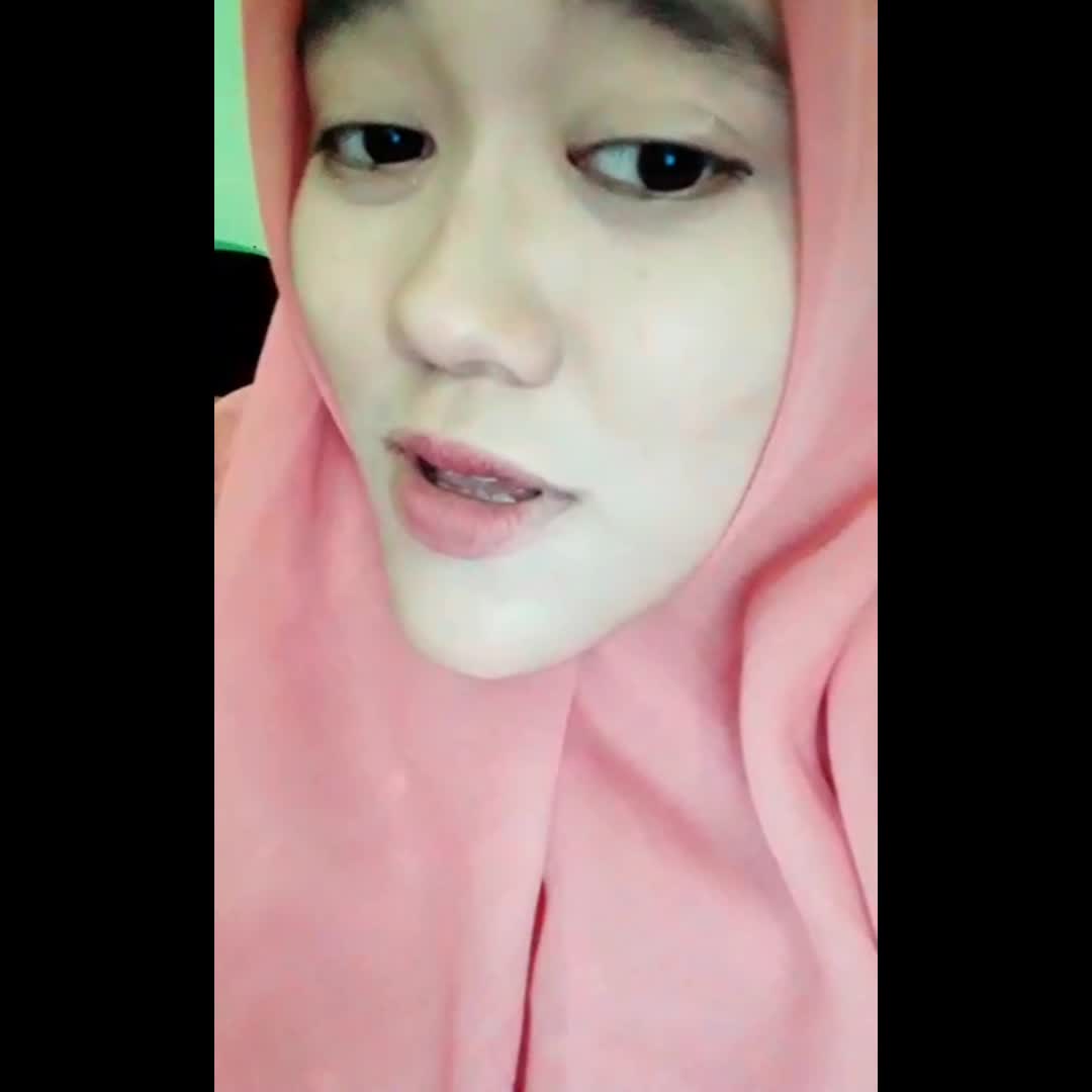 Nama:Alivia Asal:Sukabumi Usia:23 Motivasi:agar rekan semua semakin semangat menggemakan sholawat #voiceoframadangtv