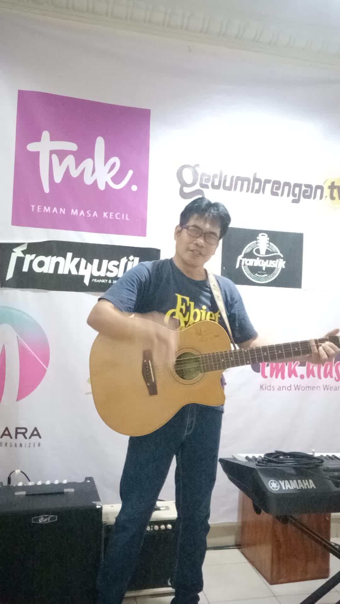 Nama: Sunarko suara mirip Ebiet G Ade..Semoga bisa lolos audisi #RisingStarsIndonesianDangdut.Aamiin.