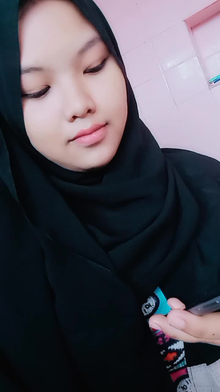 Farhana_BangkalaMadura_HasbiRobbiJallallah_22thn