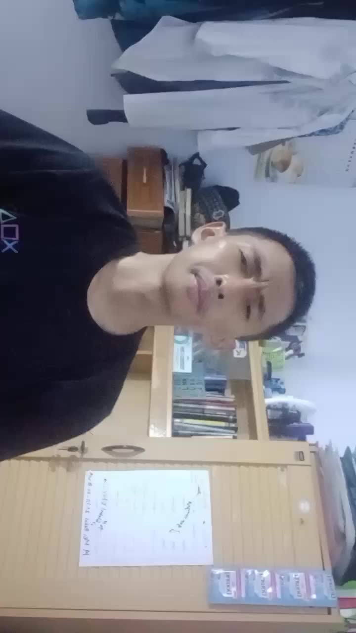 Udah gitu saya ke toko sembako dan beli beras untuk dirumah