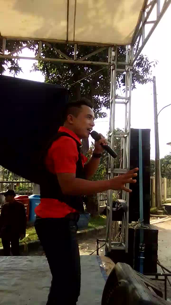 Hafiz Arjun - Jakarta - Adu Domba #showyourtalent #rctiplus #hometalentshow " kejadian lucu nyanyi naik Rijing panggung dan mati listriknya