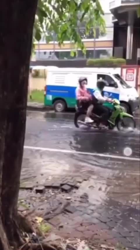 Lumayan Cuci Motor Gratis