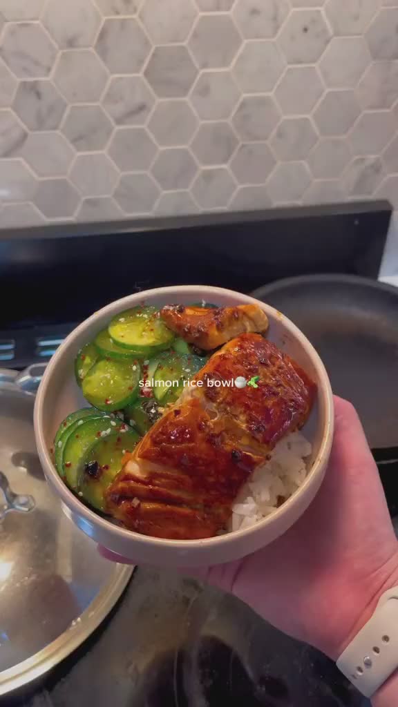 Cara bikin salmon rice bowl