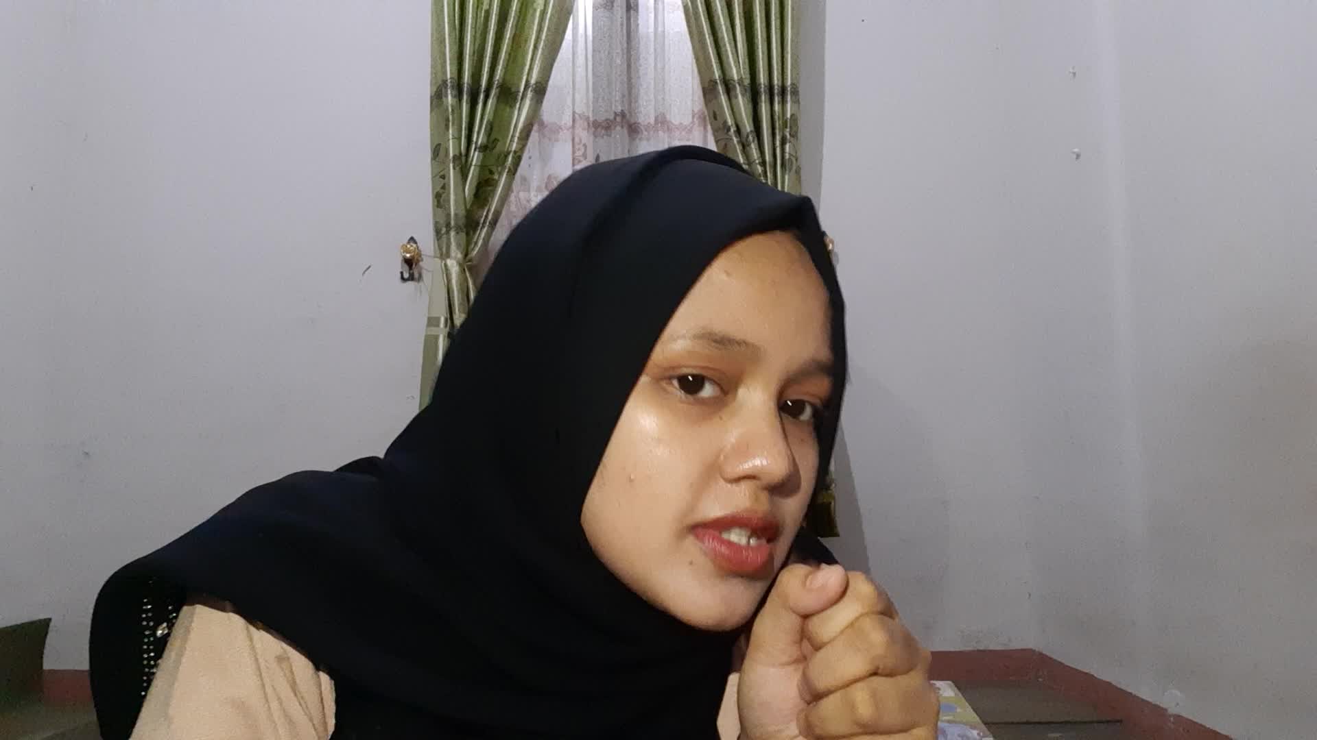 WE WILL NOT GO DOWN , LAGU INGGRIS TENTANG PERISTIWA DI GAZA . SEMOGA DIDENGARKAN SAMPAI AKHIR. Aisyah lubis| 19thn|Arab| #VOR
