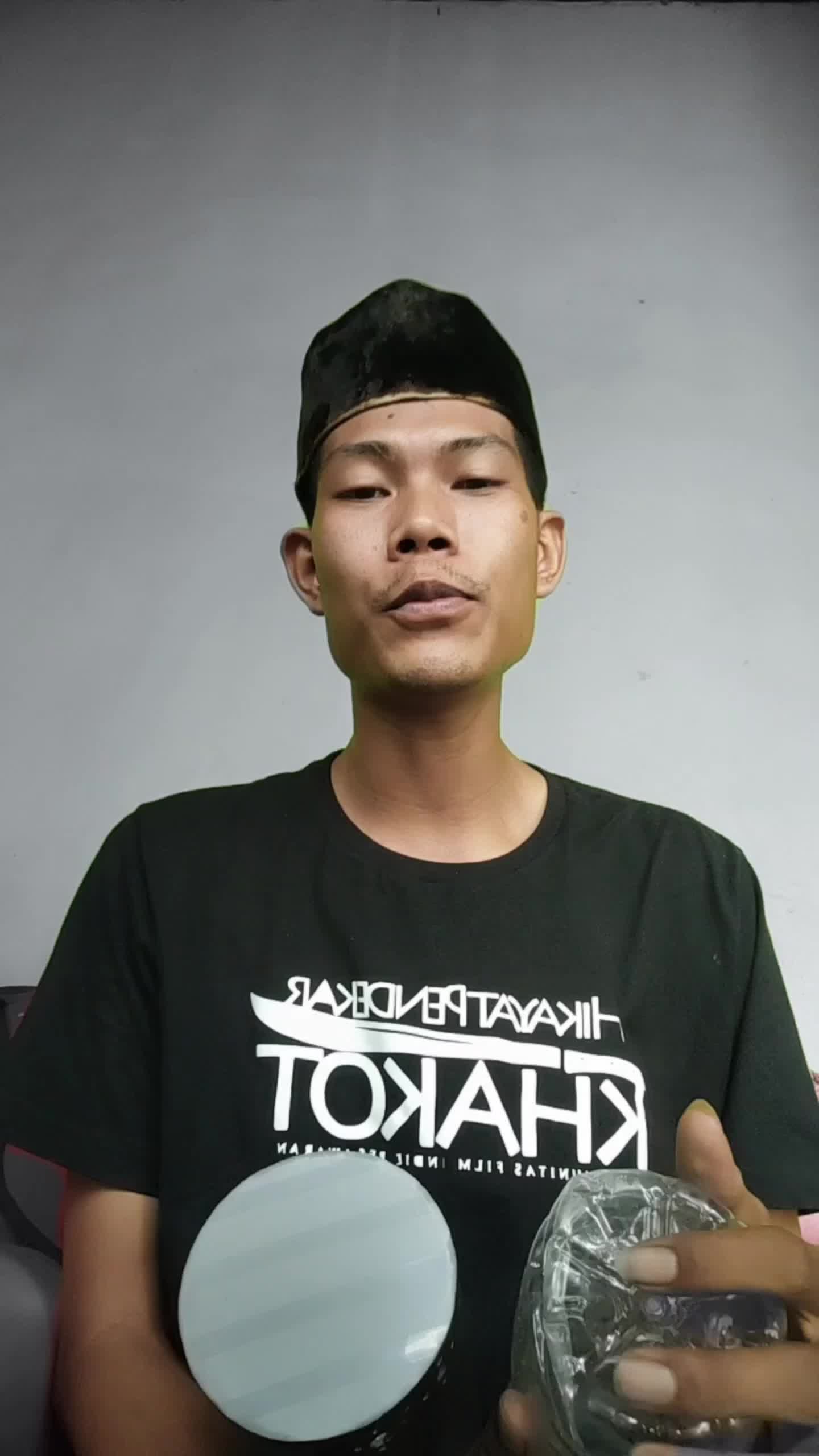 SAYA ABDAUL KHOIRO 
DARI PROVINSI LAMPUNG 
UMUR SAYA 27 TAHUN
PEKERJAAN SAYA :
- PHOTOGRAPHER,  DESAIN  GRAFIS,  CREW FILM INDIE, SINGER,etc