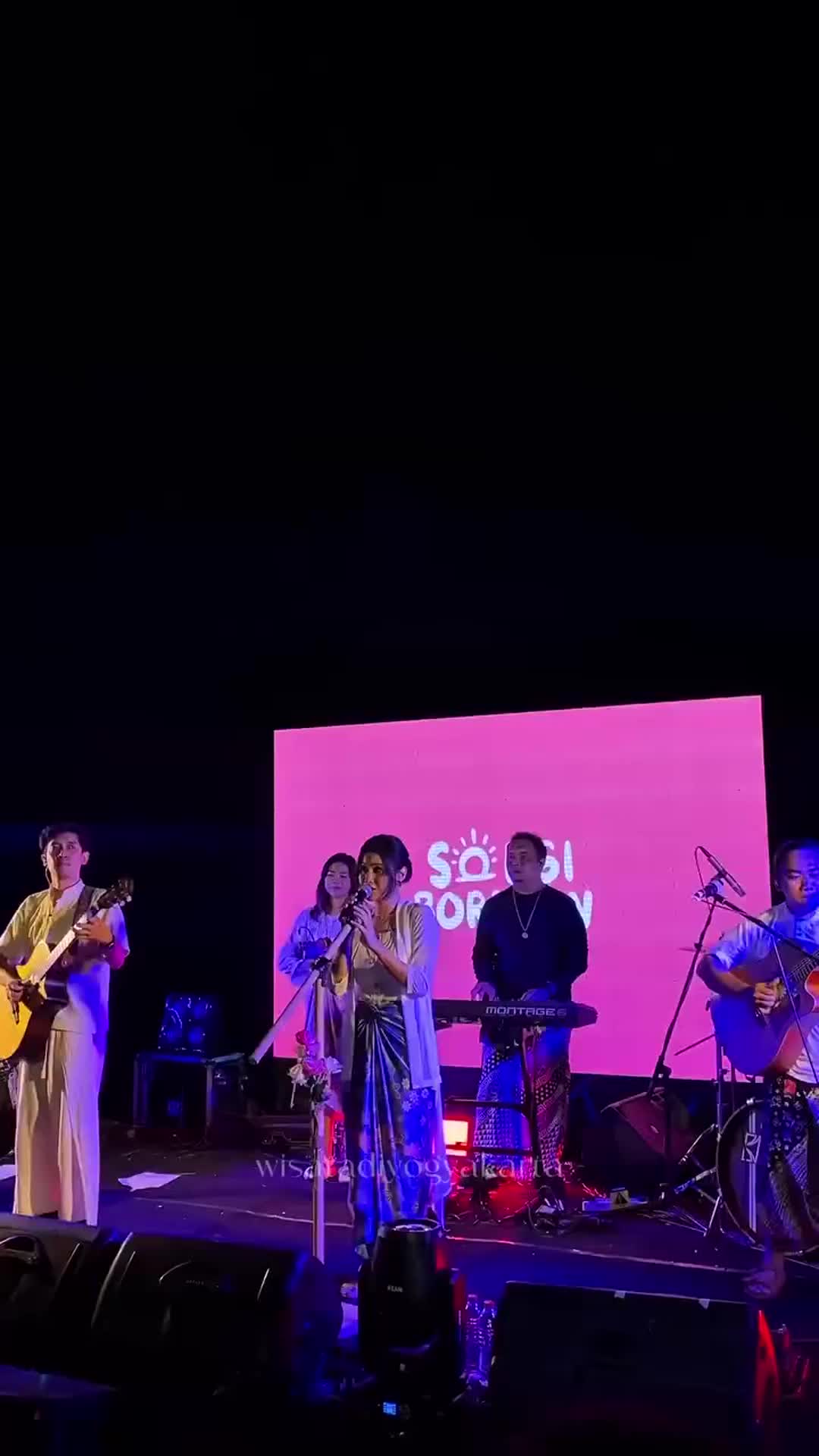 7 September 2024 ajakin orang spesial dihidupmu buat nonton Festival 1001 Lampion di Gumuk Pasir Parangtritis