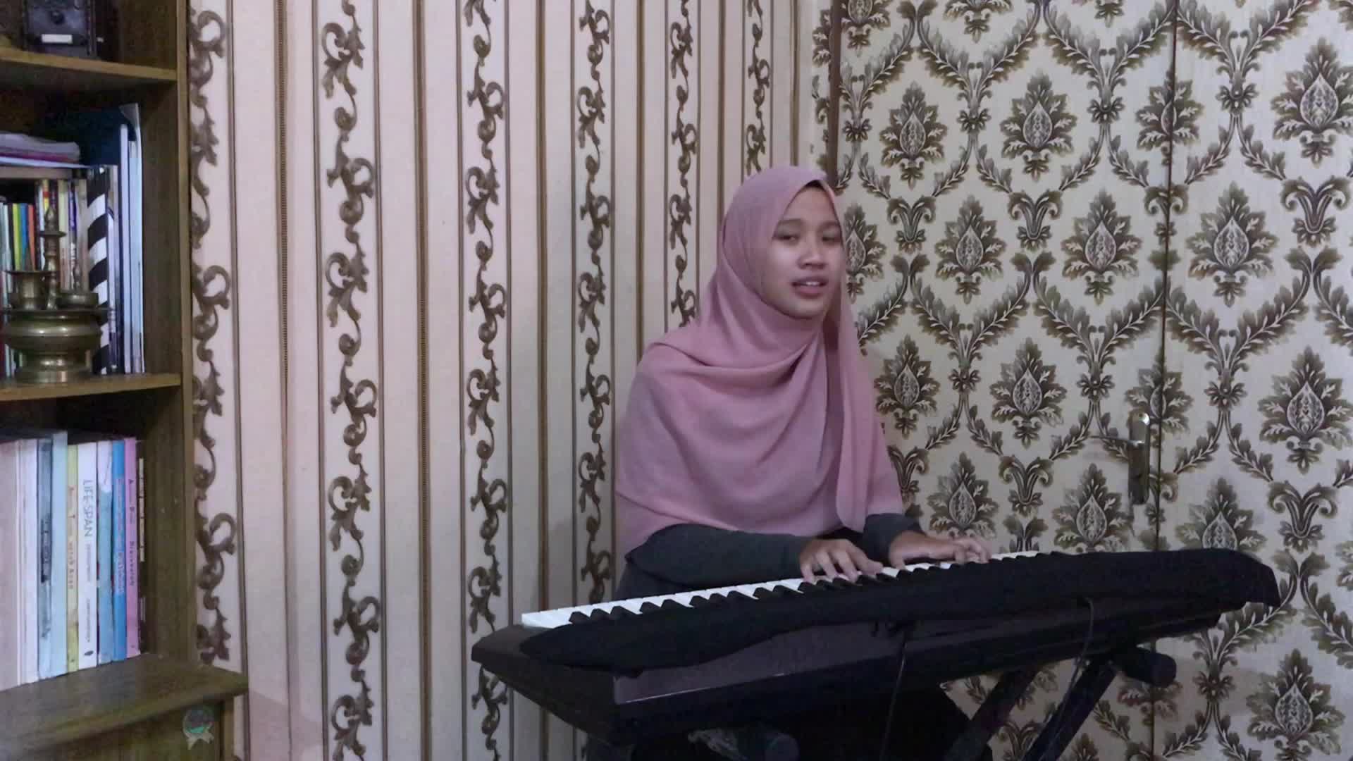 setiap lagu memiliki makna yang multi tafsir ketika telah sampai pada pendengarnya. dan lagu #TBW memberikan pesan indah tentg cinta&rindu.