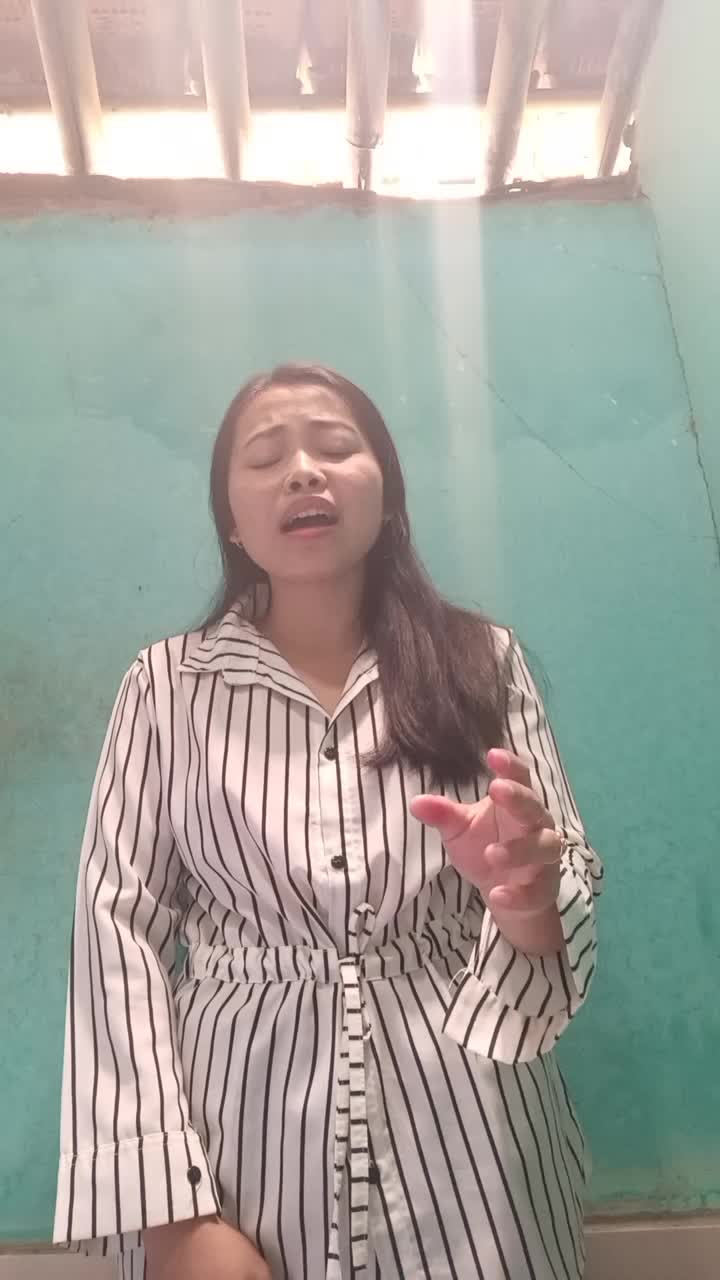 KDI 2021 Nama : Khusnul Nur S.K Asal Daerah : Purwokerto Jawa Tengah Umur : 20 tahun Judul Lagu : Hadirmu Bagai Mimpi#OnlineAuditionKDI2021 