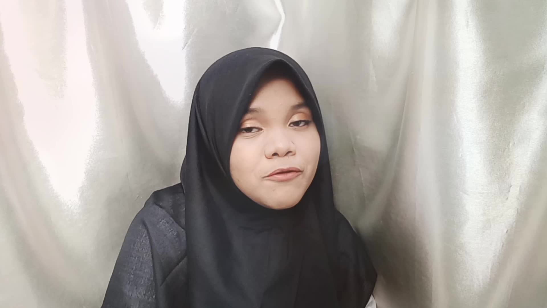 Nama: Sri Rahmi Maulidya Zahra_17 tahun_ Kota Bukittinggi _ Provinsi Sumatera Barat _Ala Baly :)