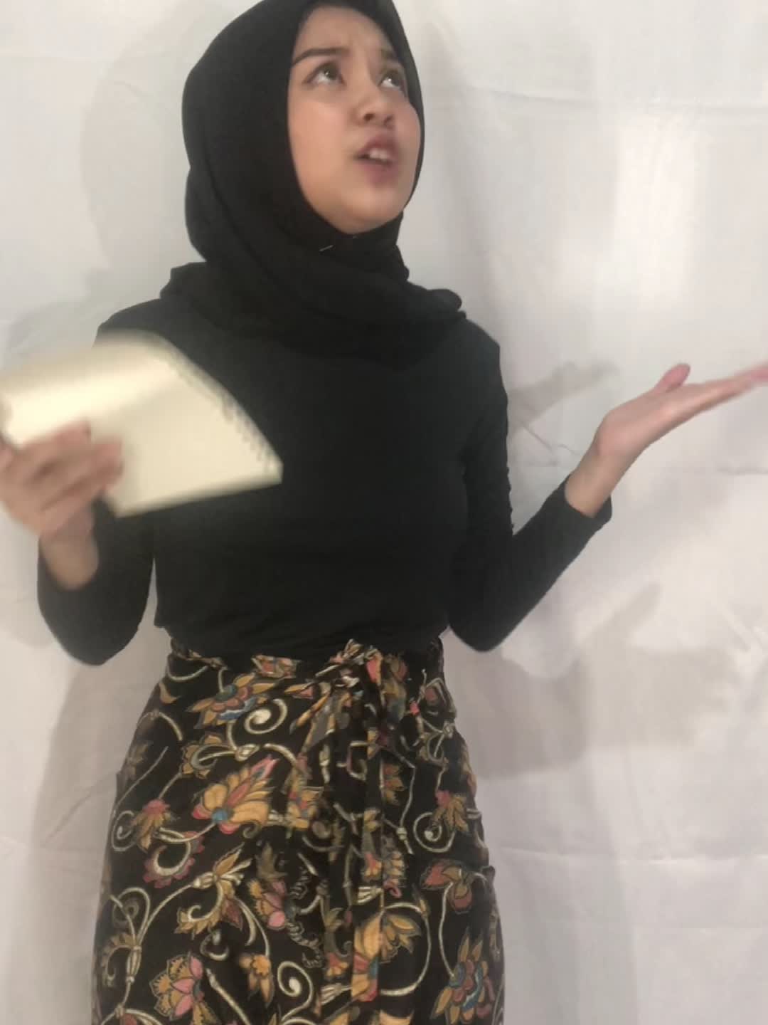MI2022_Edlina Hurin Urba Karina_Talenta_Baca Puisi #audisionlinemi2022