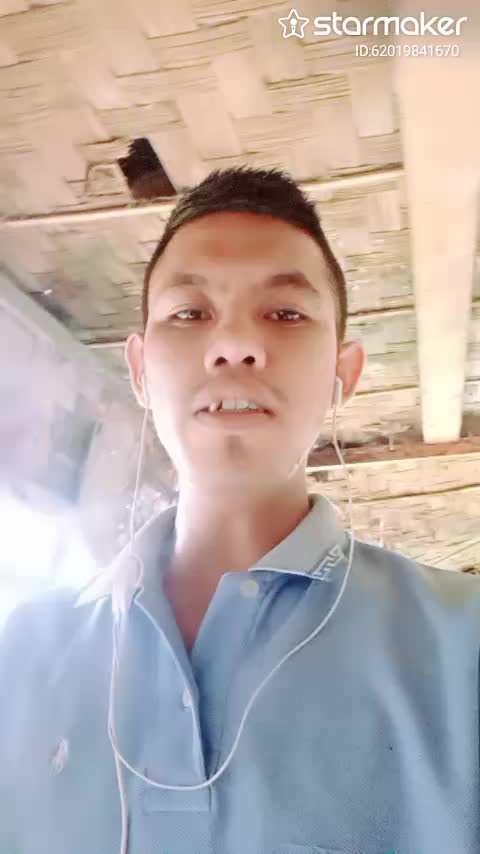 DI SINI DI BATAS KOTA INI COVER TOMI JEPISA. ASSALAMUALAIKUM MOHON BANTU DUKUNGANNYA SHOW YOUR TALENT RCTIPLUS MOHON DI LIKE COMEN DAN VOTE 
