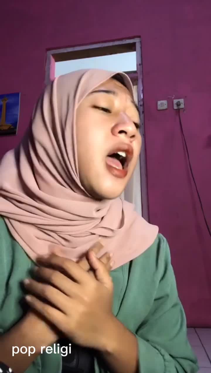 nama : Dina Ramadhani umur :18 asal : Kuningan Jawa barat  judul lagu :Al wabba sama ,law ala albi
