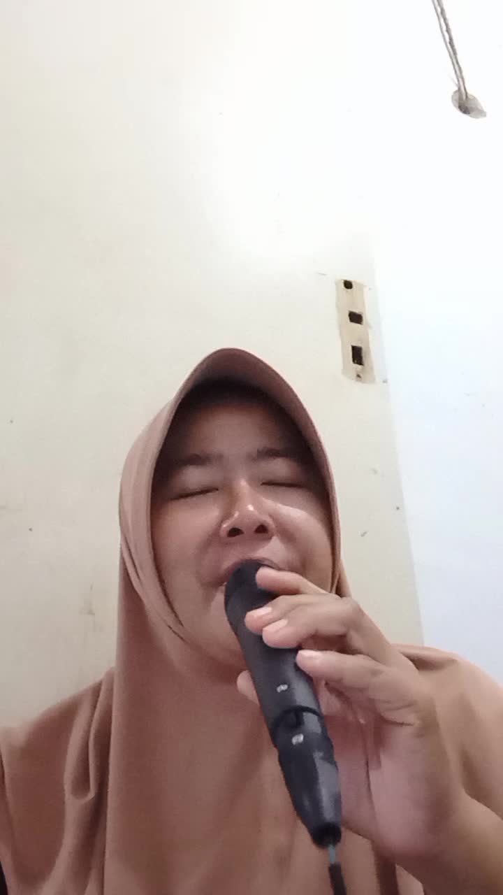 nama amiroh bidadari cinta mu.. 