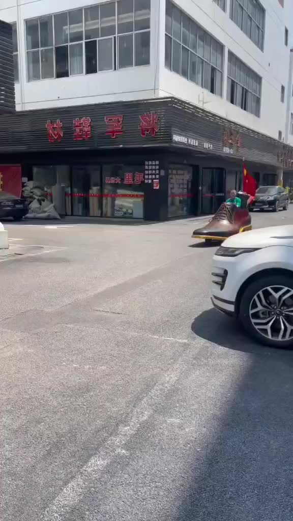 jangan lupa yah bawa sepatu,ok