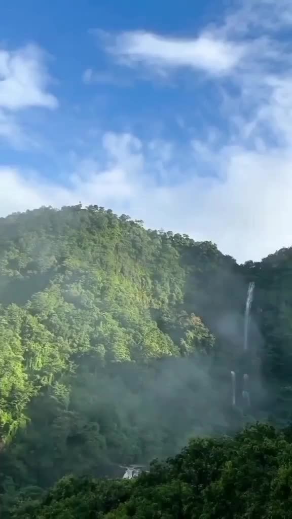 Lodge termewah di Sukabumi check!😃😍 Lokasinya di Ciletuh Hills - Jalan Raya Cikanteh No.1, Ciwaru, Ciemas