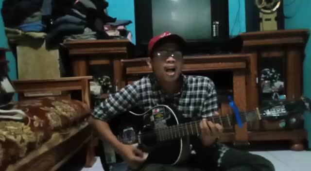NAMA: ANDRIYANA .UMUR 28  .daerah Bandung barat,kec cihampelas-cililin