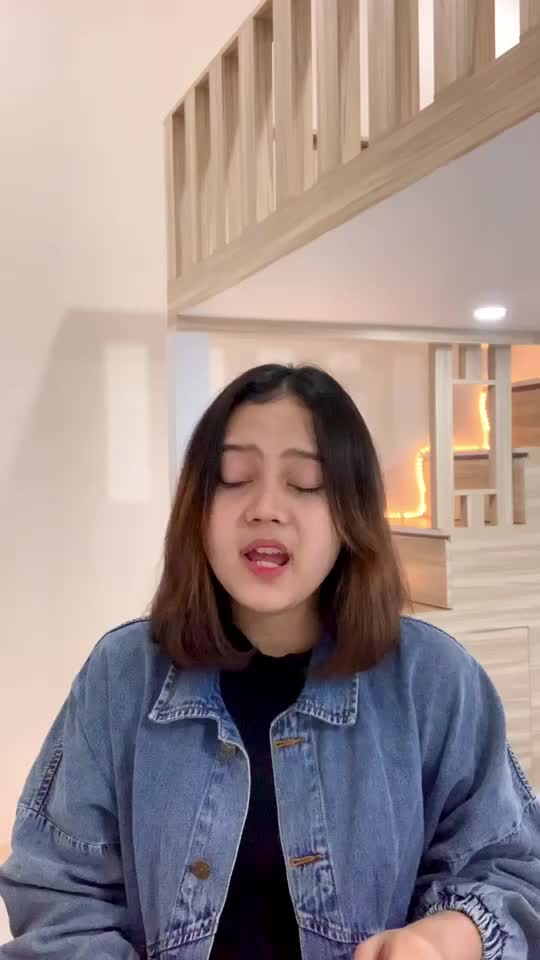 XFI2021 SOLO NAFISA KARISTAMA PUTRI 19TAHUN BANDUNG HERE'S YOUR PERFECT-JAMIE MILLER DAN ALMOST IS NEVER ENOUGH-ARIANA GRANDE
