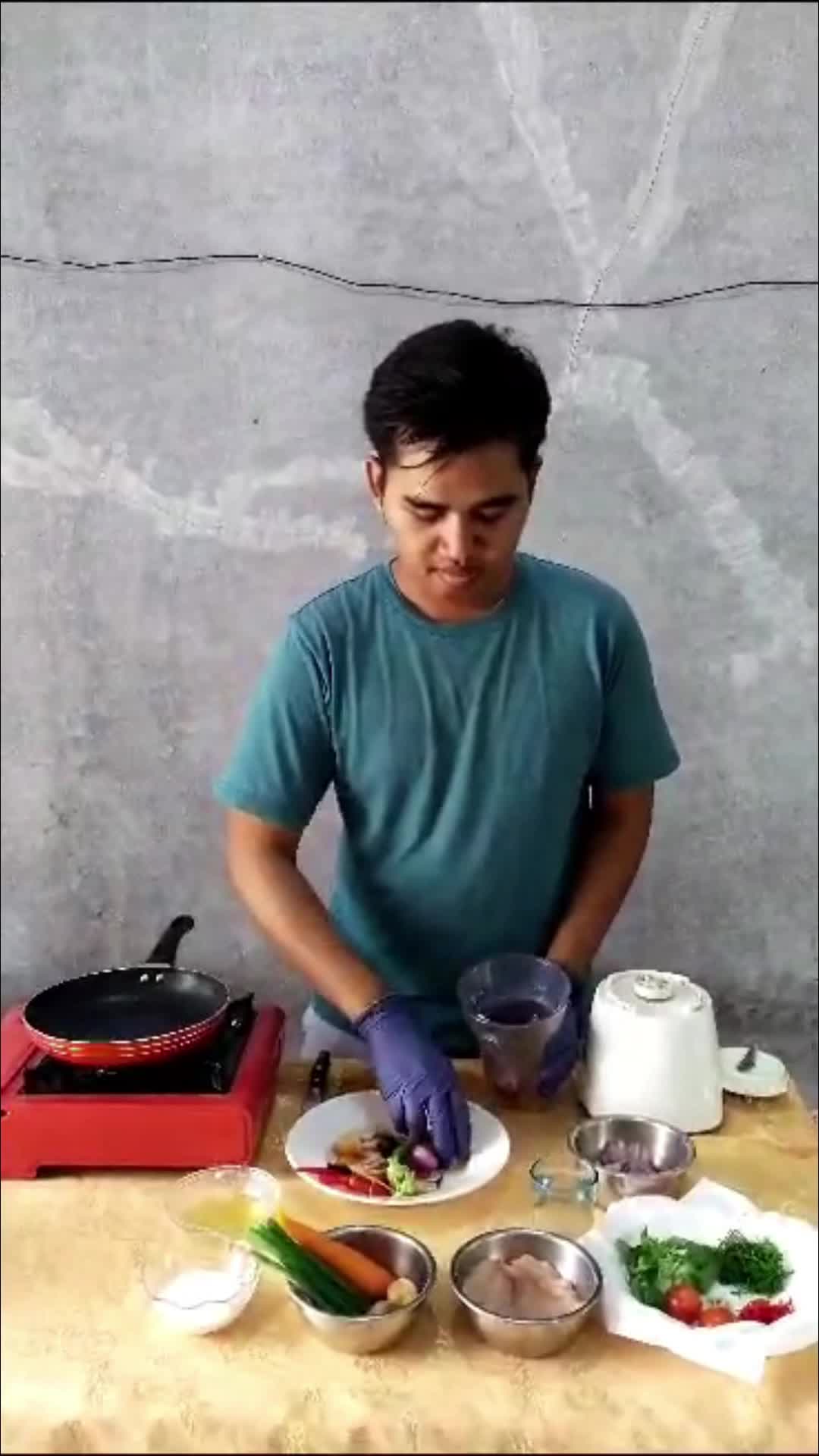 ayam gulai karo adalah salah satu masakan khas sumatera utara yang terdapat di tanah karo, bahan khas medan andaliman dan sambal matah bali 
