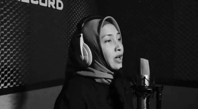 MUNGKIN HARI INI ESOK ATAU NANTI - ANNETH ( COVER BY TRESNAWATIE RACHMAN)