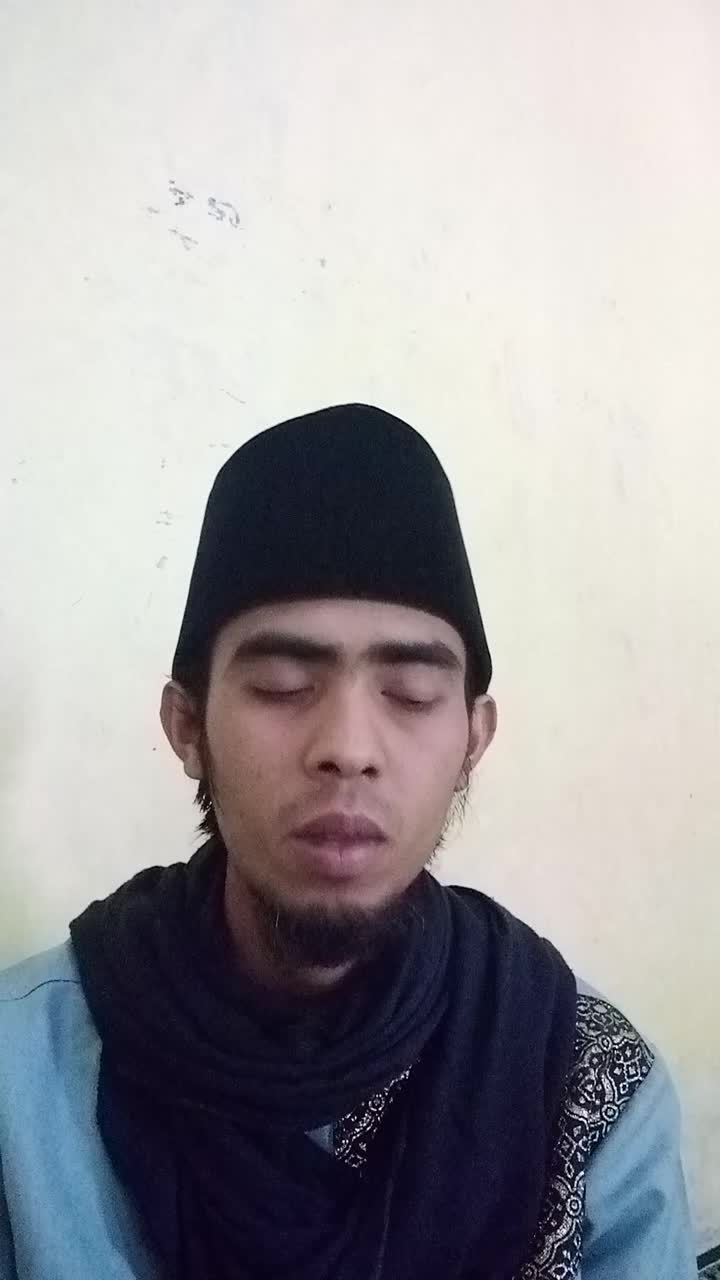 bismillahirrahmanirrahiim.. assalamualaikum wr WB..nama Dian Hadian usia 24 THN asal dari kota Bandung barat,,,sholawat kulul qulub,
