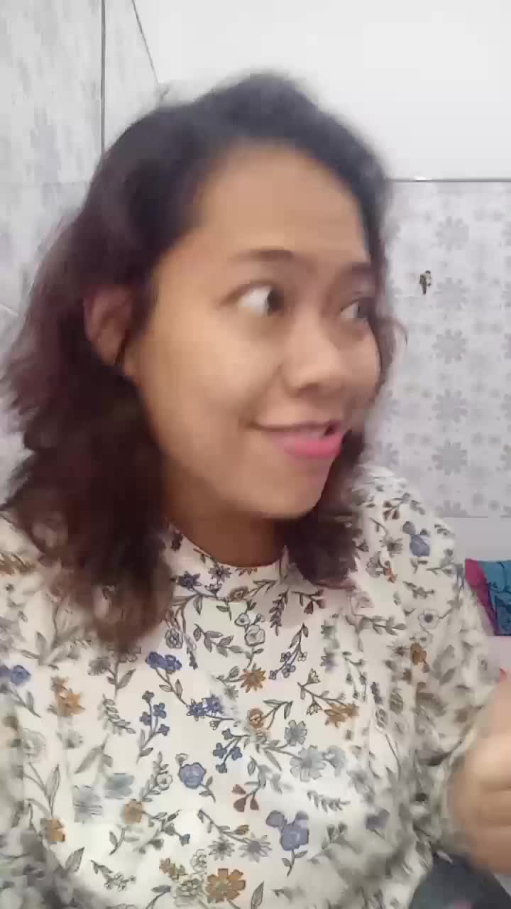sampe kriting rambut ak marah2 😂😂