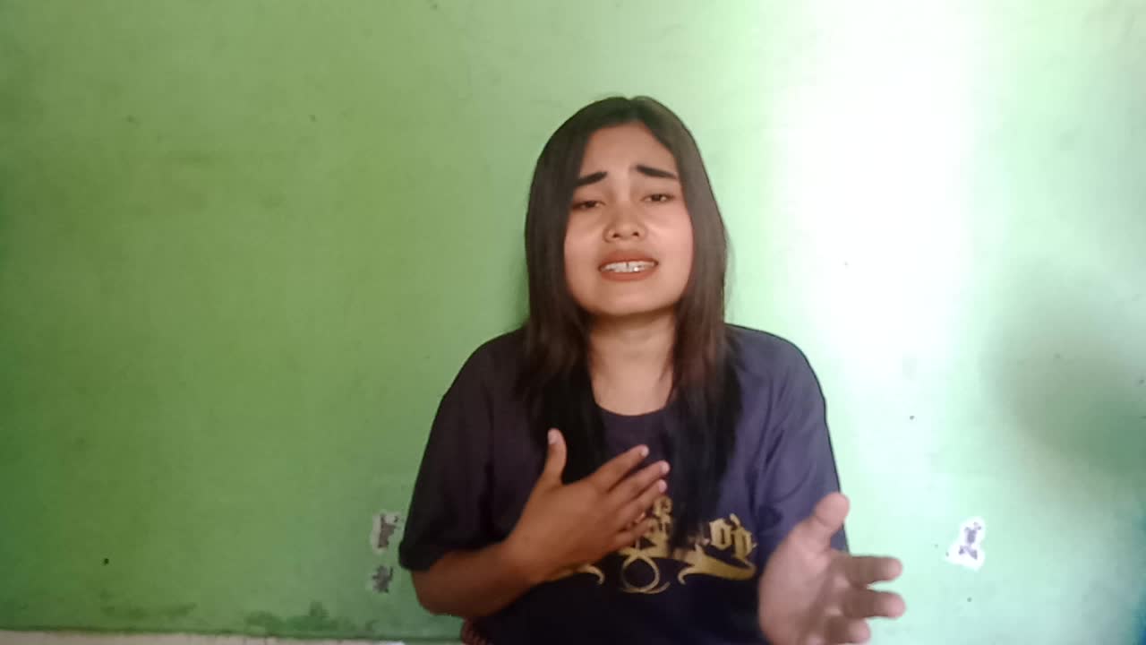 nama esti priyanti. 23 thn.domisili namlea kab buru. lagu mengejar badai. #onlineauditionrisingstarindonesidangdut.