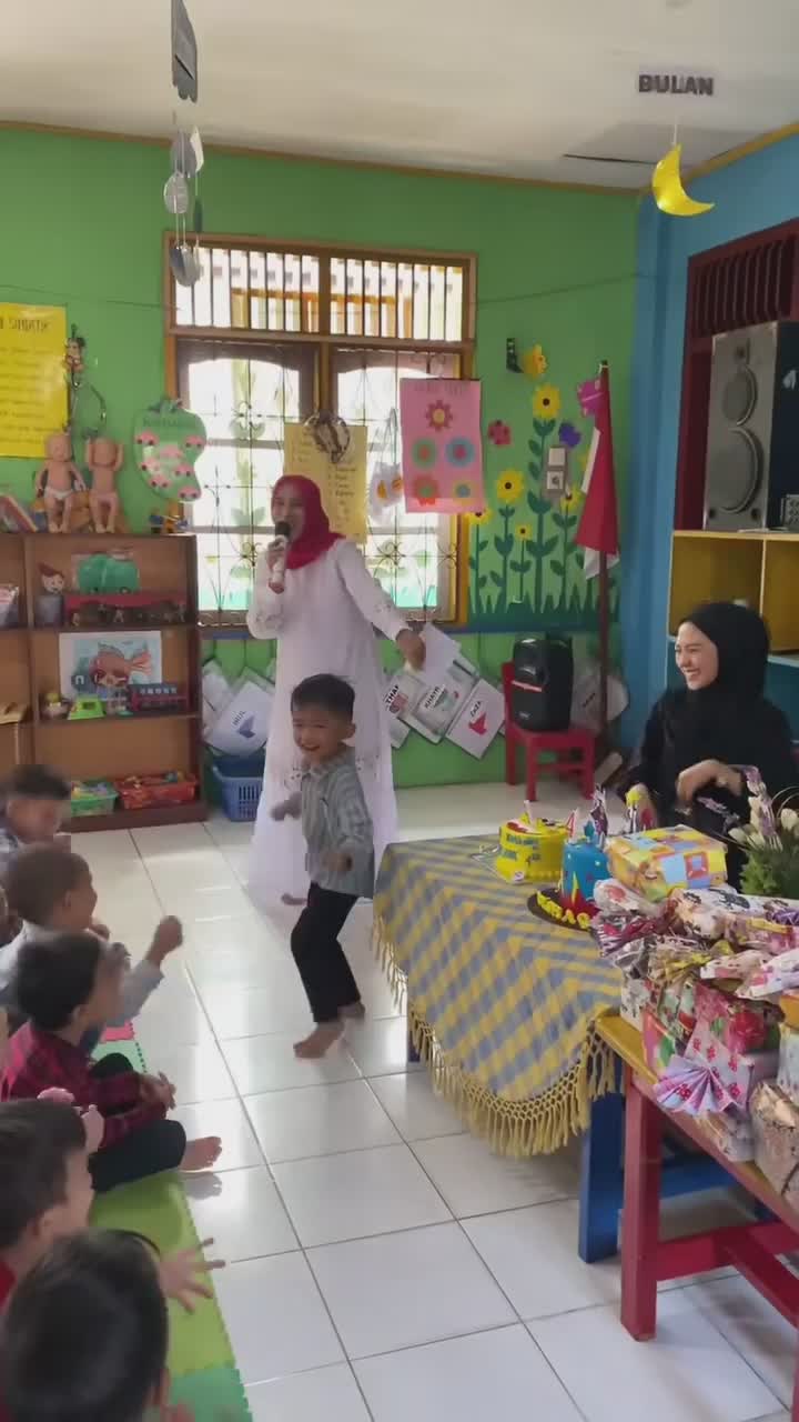 Adeknya Bahagia Banget