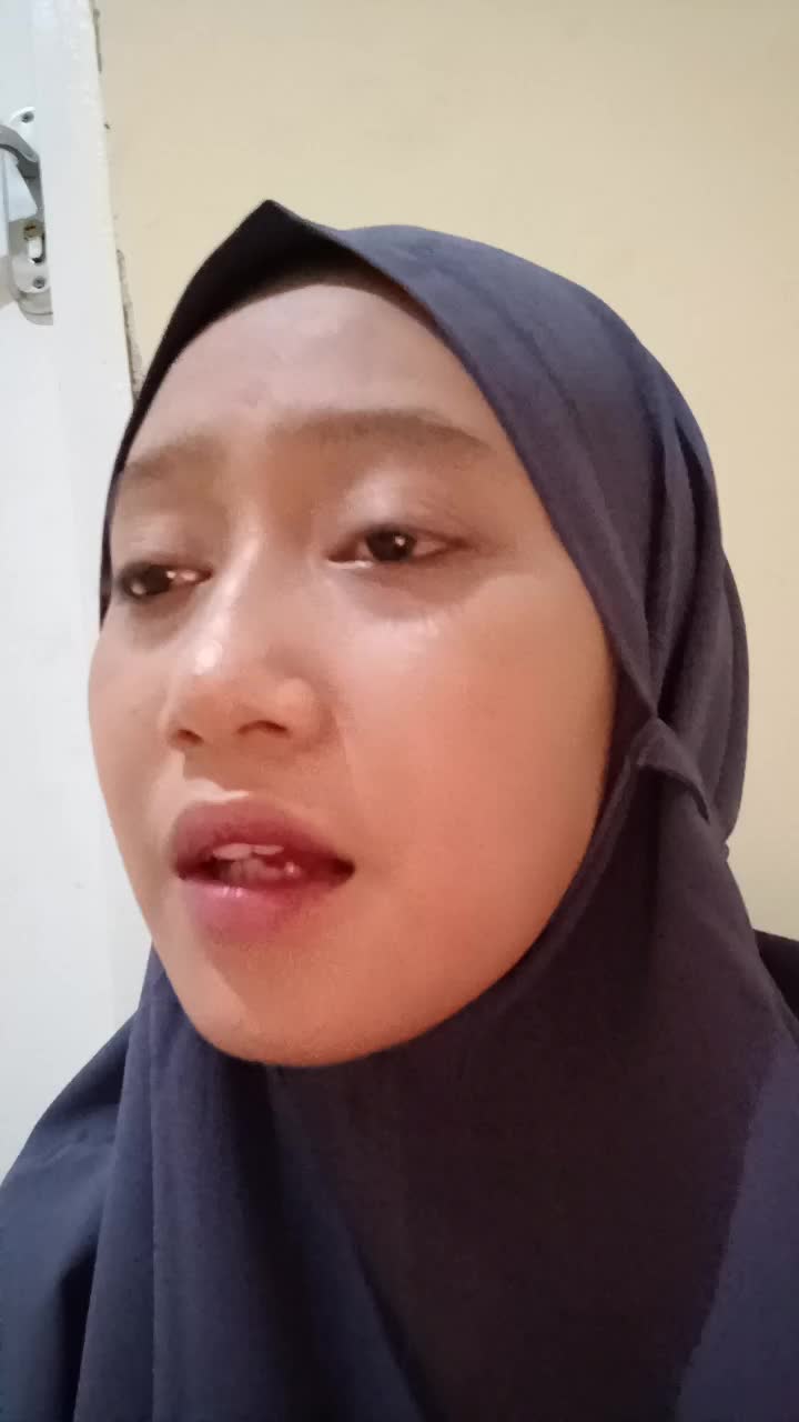 Radha 23 tahun dari kota Pekanbaru menyanyikan lagu All of me by John Legend