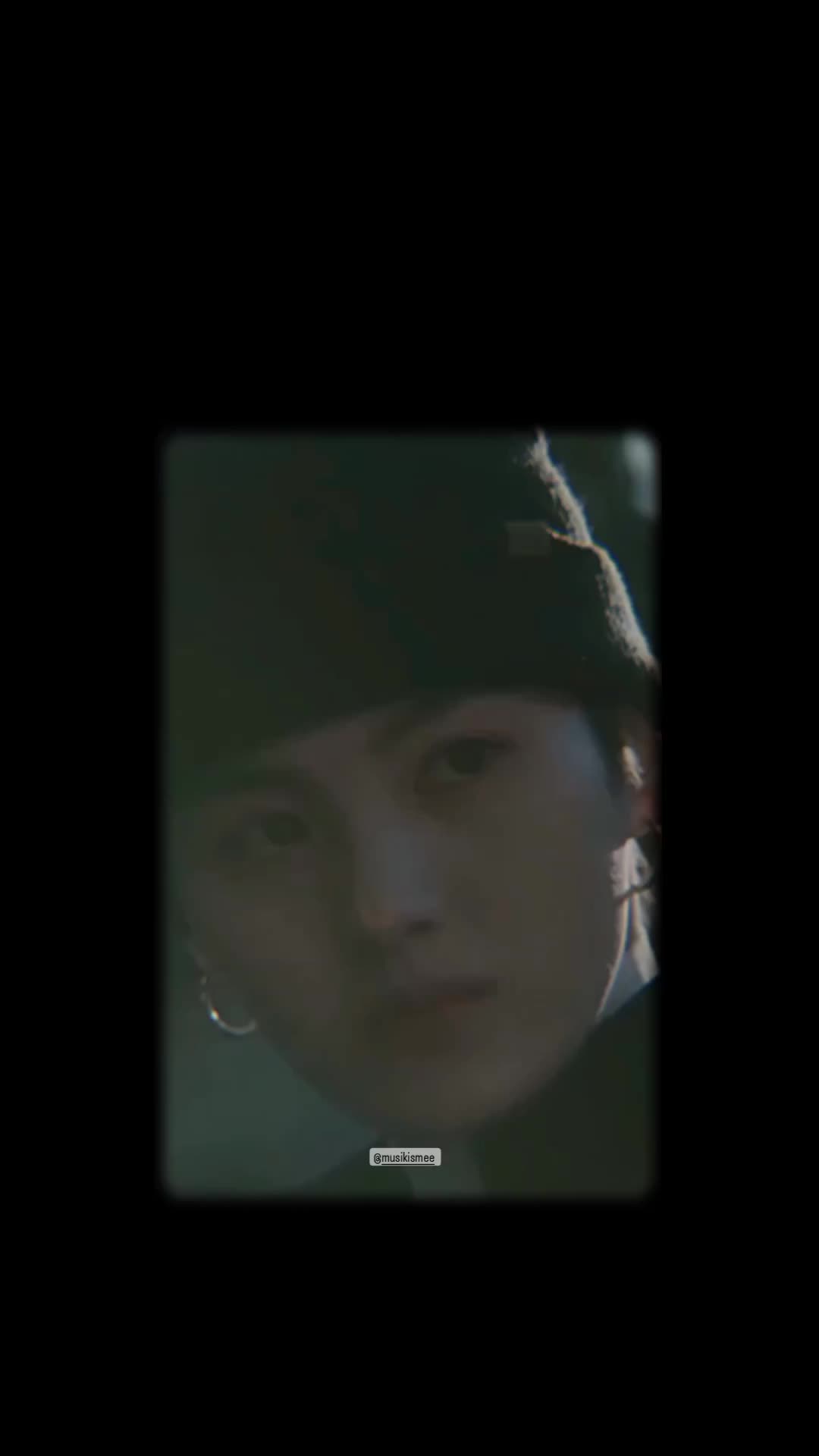 Somebody ' Kim Yong Ji. 🎶 : Oasis - Little by Little
